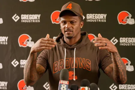 Still early in Browns’ QB battle between Watson, Sanders